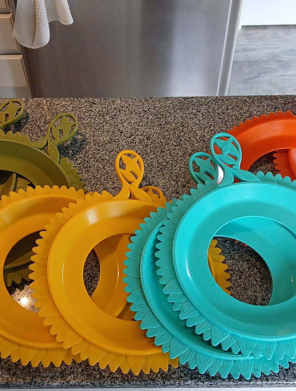 8 Vintage PLATE-MATE Sunflower Plastic Plate Holders Circa 60s-70s Bright Colors